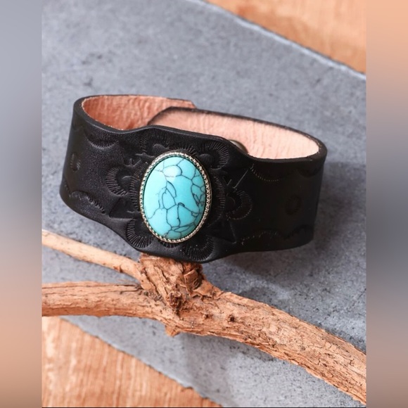 Leather Turquoise stone with black (PU) leather bracelet - Picture 3 of 5